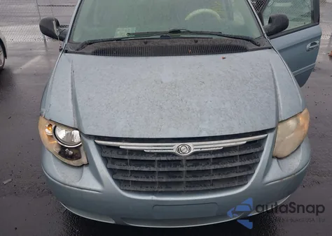2005 Chrysler Town & Country Lx z USA, uszkodzony, nr VIN 2C4GP44R75R425528